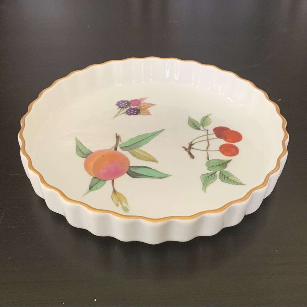 Royal Worcester Evesham Gold 7” Quiche Dish - Berries Cherry Peach